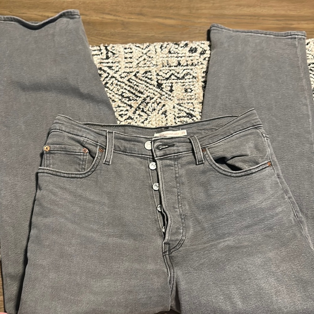 Levi’s ribcage gray ankle straight jeans 29